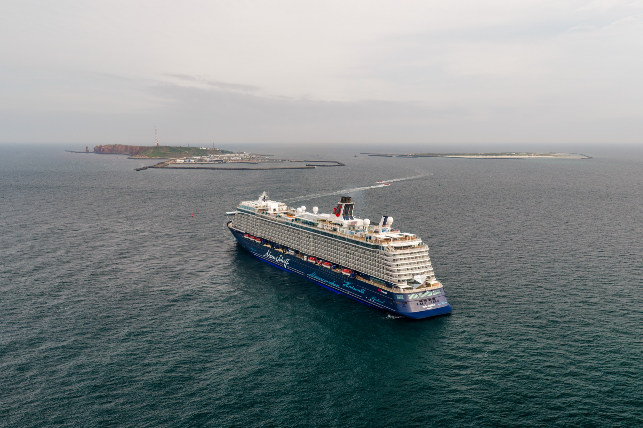 Mein Schiff vor Helgoland