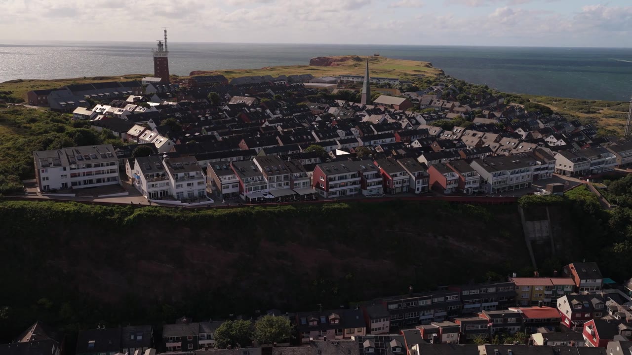 Börteboote vor Helgoland und der Düne aus der Luft