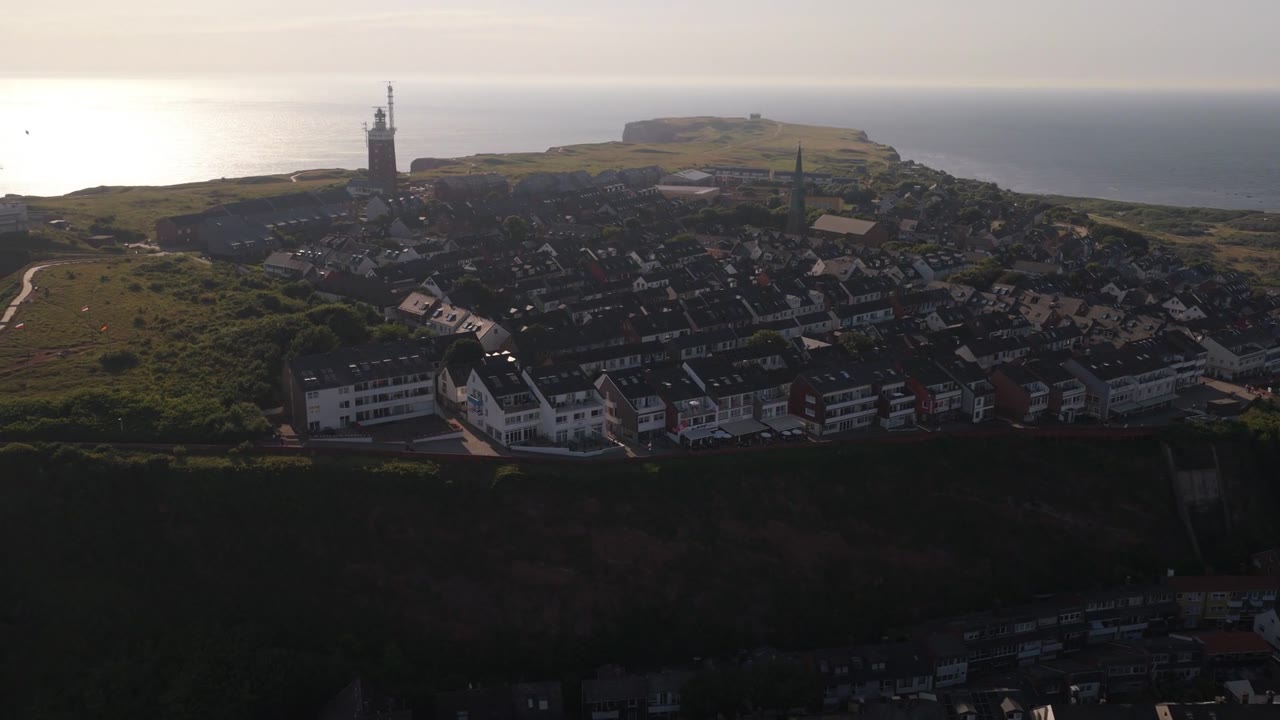Kreuzfahrtschiff Europa 2 vor Helgoland aus der Luft