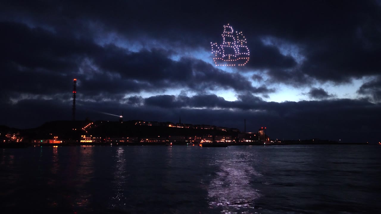 Drohnenshow über Helgoland beim Inselfest aus der Luft