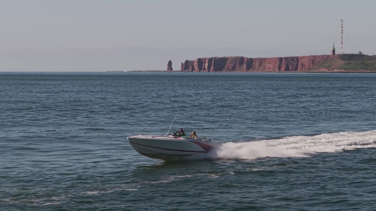 Schnellboot-Fahrt vor Helgoland aus der Luft