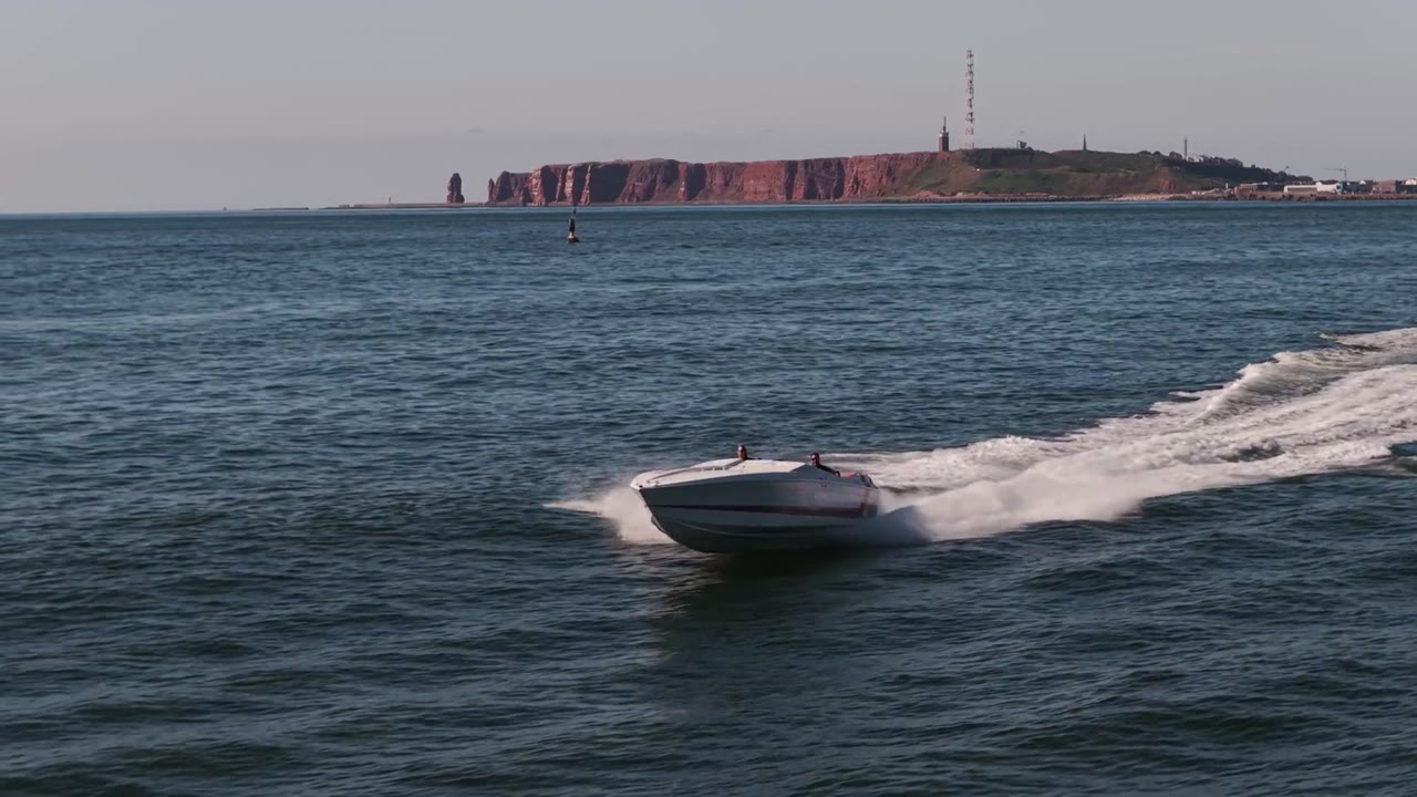 Schnellboote auf der Nordsee vor Helgoland aus der Luft