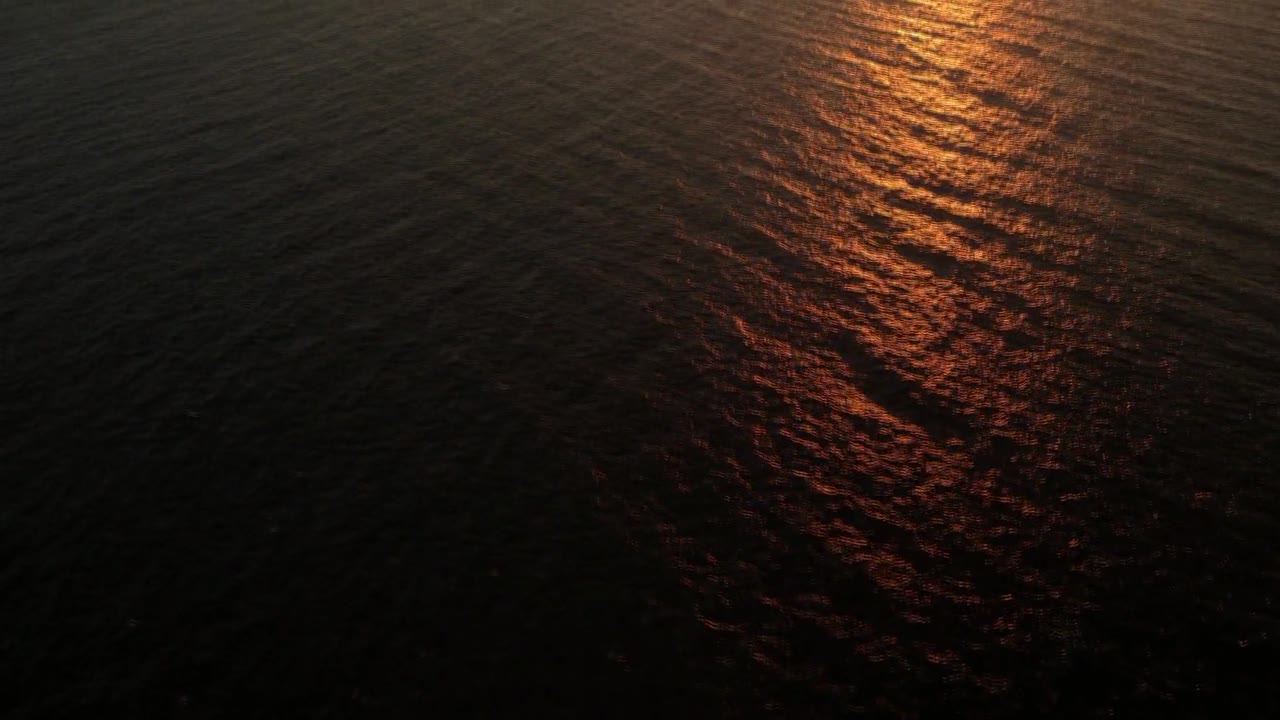 Helgoland im goldenen Abendlicht von der offenen See
