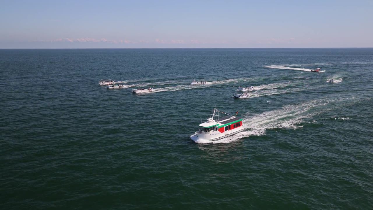Ankunft der Witte Kliff 2 vor Helgoland aus der Luft